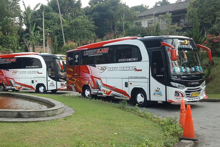 Villa Marcolina disambangi Mabes Polri Menggunakan Medium Bus